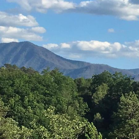 Romantic Mtn Cabin Hot Tub & Jacuzzi Views Sevierville Exterior photo