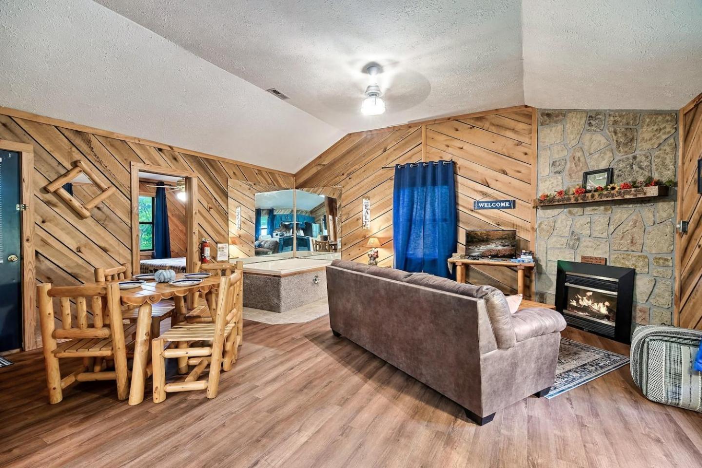 Romantic Mtn Cabin Hot Tub & Jacuzzi Views Sevierville Exterior photo