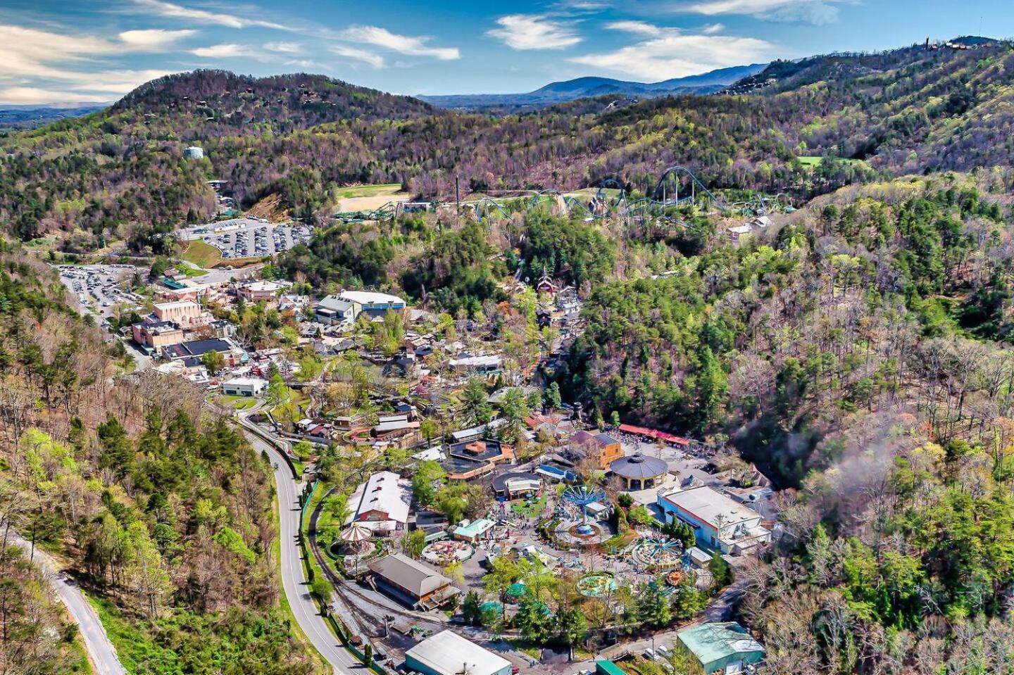 Romantic Mtn Cabin Hot Tub & Jacuzzi Views Sevierville Exterior photo